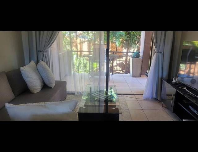 3 BEDROOM TOWNHOUSE FOR SALE IN GLENVISTA